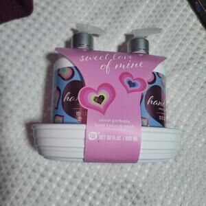 SWEET LOVE OF MINE NWT HAND SOAP PUMPS AND DISH BATHROOM SET